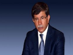 Davutoğlu salonu terketti
